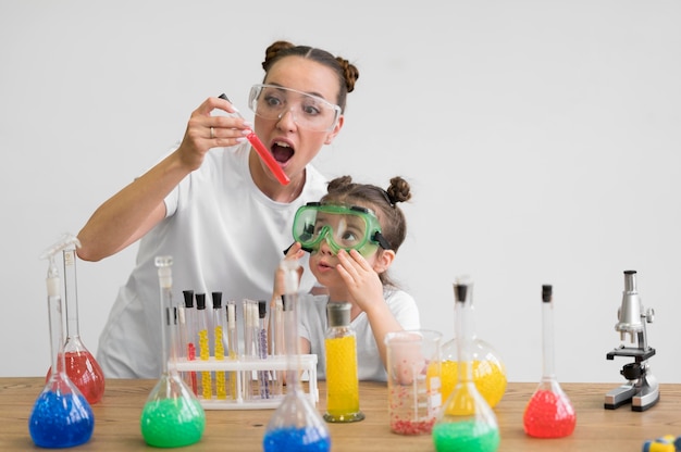 Free photo woman and girl with safety glasses