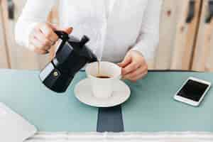 Free photo woman having breakfast at the kitchen