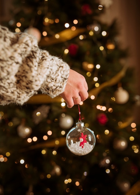 Free photo woman holding bauble in hand