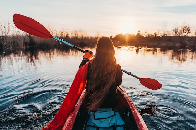 Free photo woman holding paddle in a kayak on the river