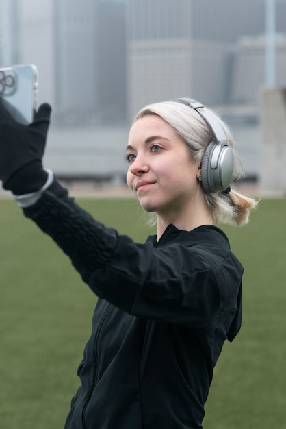 Free photo woman jogging in the winter time