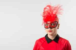 Free photo woman in mask with red feathers