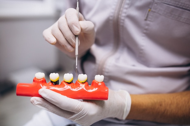 Free photo woman patient at dentist