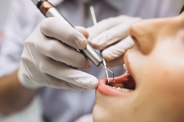 Free photo woman patient at dentist