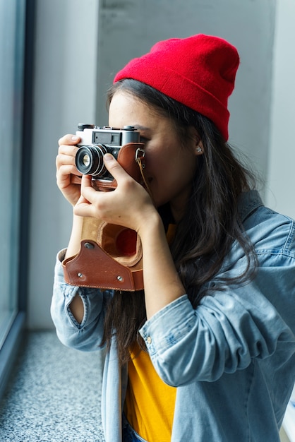 Free photo woman photographer indoors