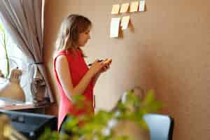 Free photo woman placing sticky notes on a wall