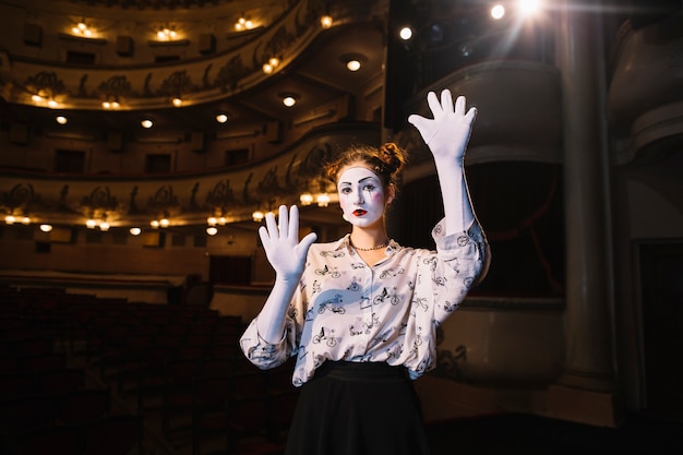 Free photo woman playing a pantomime performance