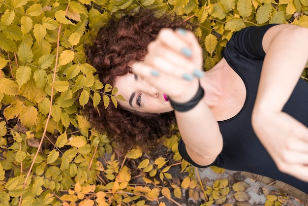 Free photo woman posing in nature