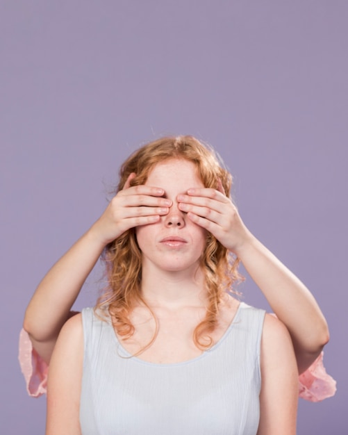 Free photo woman posing with hands covering her eyes