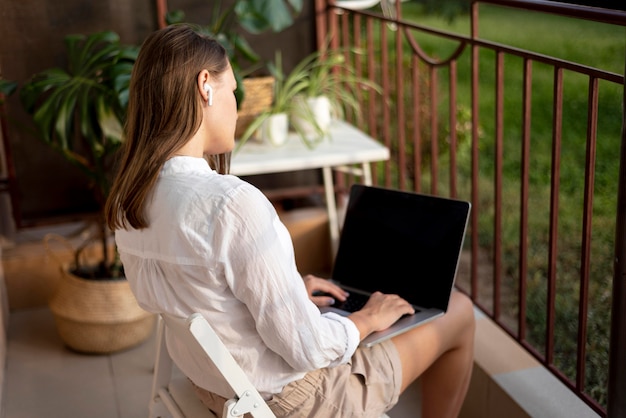 Free photo woman in quarantine working at home on laptop