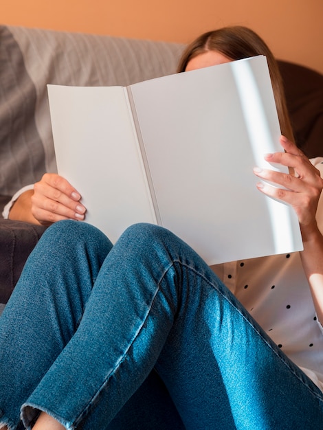 Free photo woman reading a mock-up magazine