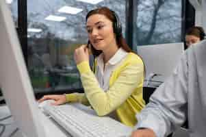 Free photo woman receiving calls during work in a call center