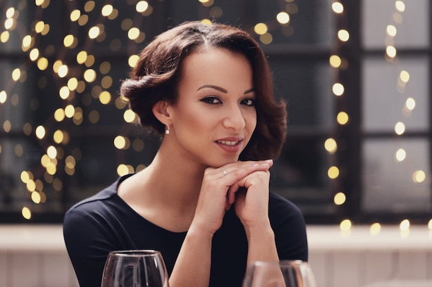 Free photo woman in restaurant posing