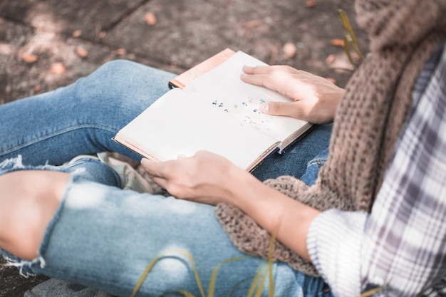 Free photo woman's hands holding book