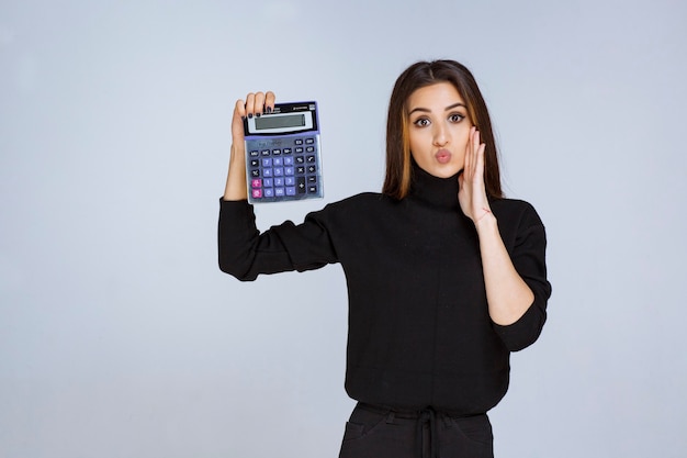 woman showing the final result on the calculator. 