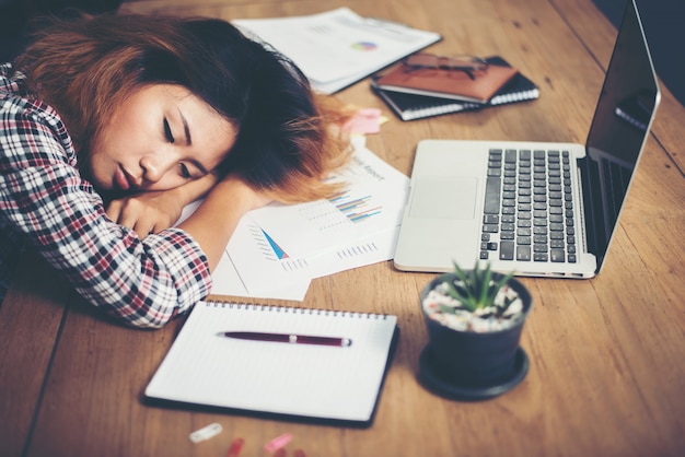 Free photo woman sleeping at work