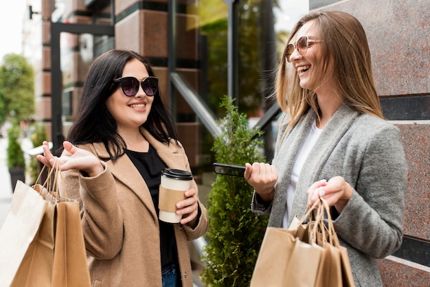 Free photo woman spending time together at a shopping spree