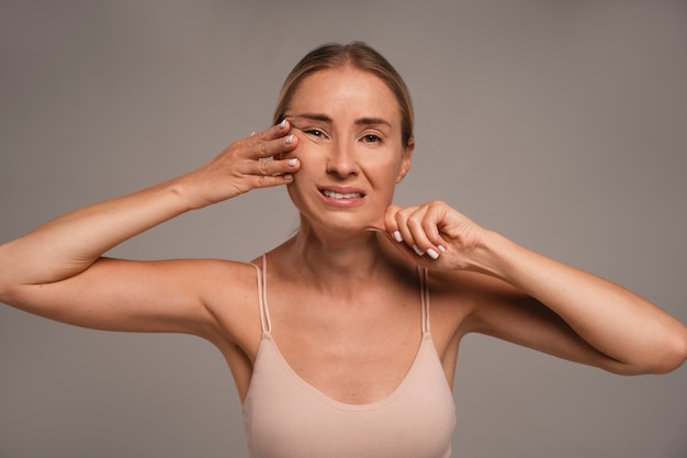 Free Photo woman suffering from body dysmorphia