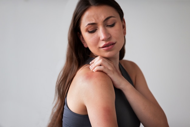 Free Photo woman suffering from rash