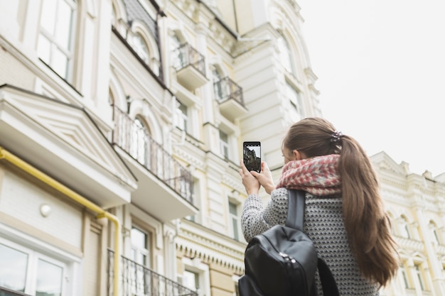 Free photo woman taking architectural shots