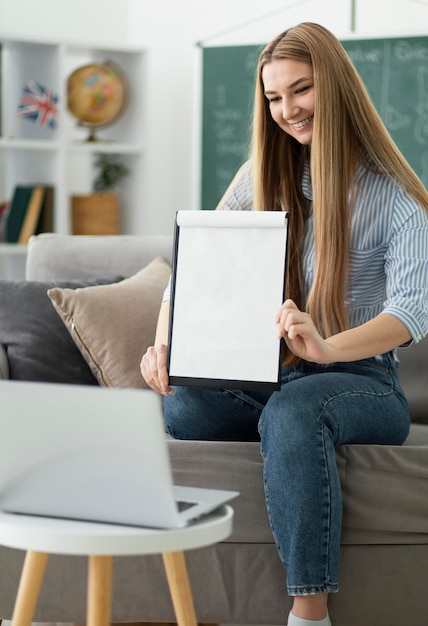 Free photo woman teaching students in english class online