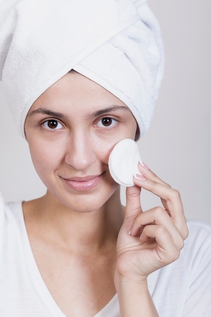 Free Photo woman using cotton pads