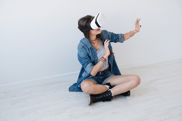 Free photo woman using vr device