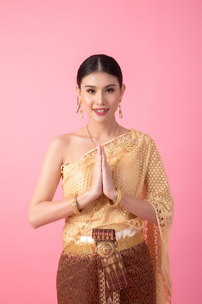 Free photo a woman wearing an ancient thai dress