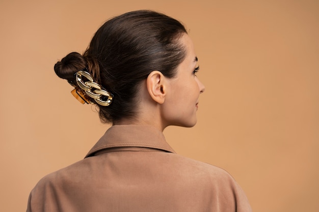 Free photo woman wearing big hair clip back view