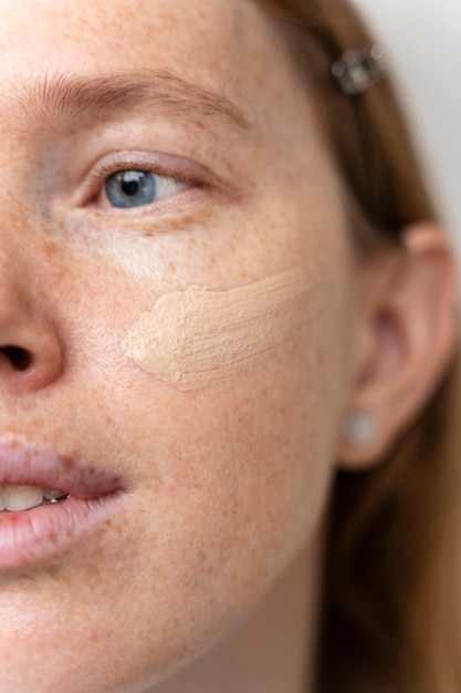 Free photo woman wearing foundation close up