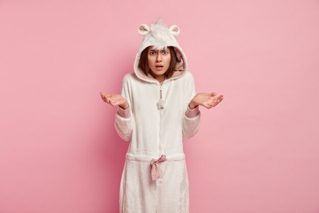 Free photo woman wearing pajamas with bunny ears