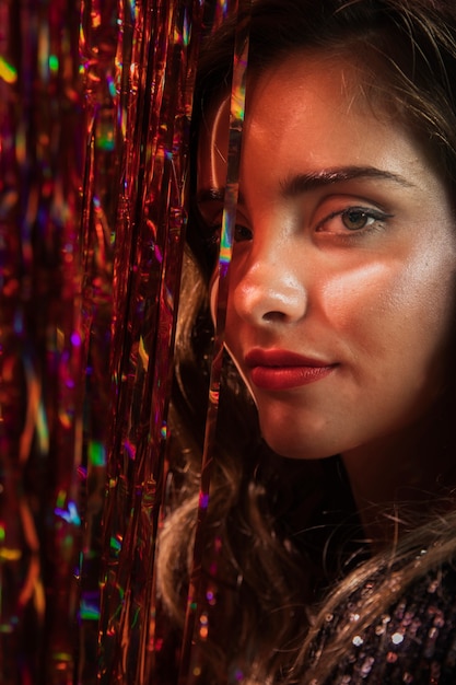 Free photo woman with brown eyes and long hair close-up