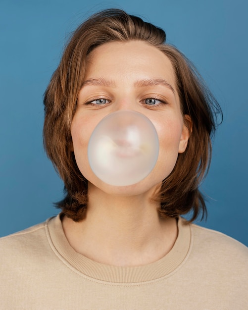 Free photo woman with bubble gume