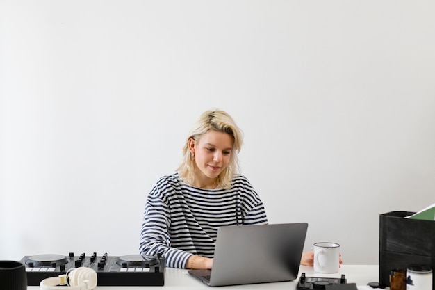 Free photo woman with laptop working from home