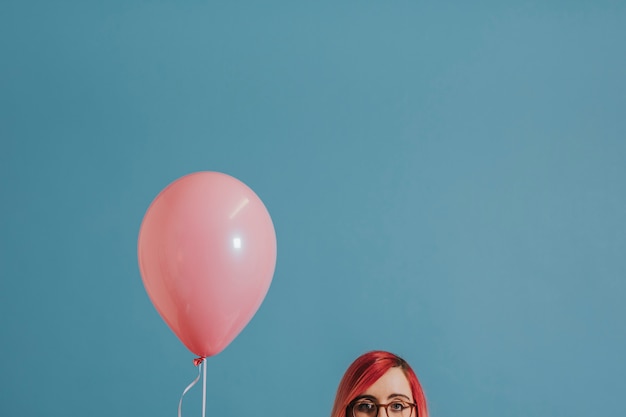 Free Photo woman with a single balloon