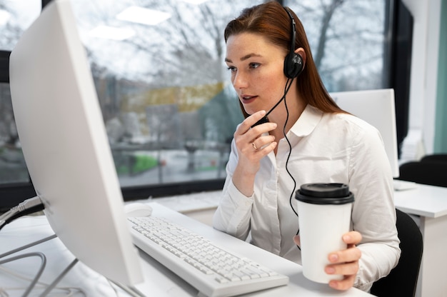 Free photo woman working in a call center office