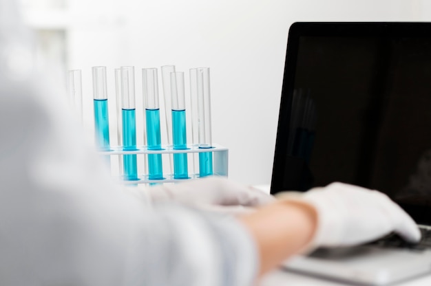 Free Photo woman working in laboratory close up