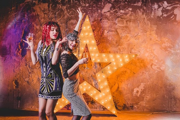 Free Photo women celebrating in wigs