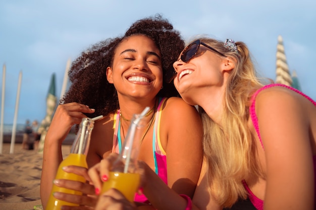 Women enjoying 80s summer aesthetics