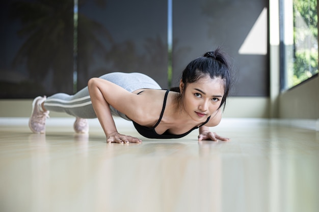 Women exercising by pushing the floor in the gym