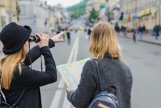 Free Photo women sightseeing on street