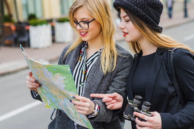 Free Photo women tourists reading map