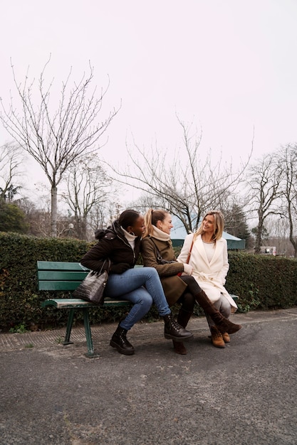 Free photo women traveling in paris