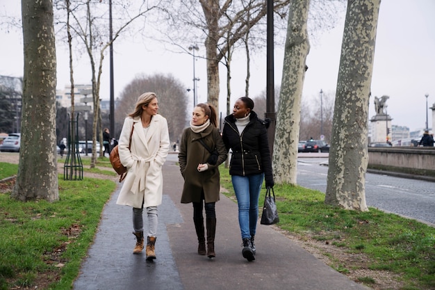 Free Photo women traveling in paris