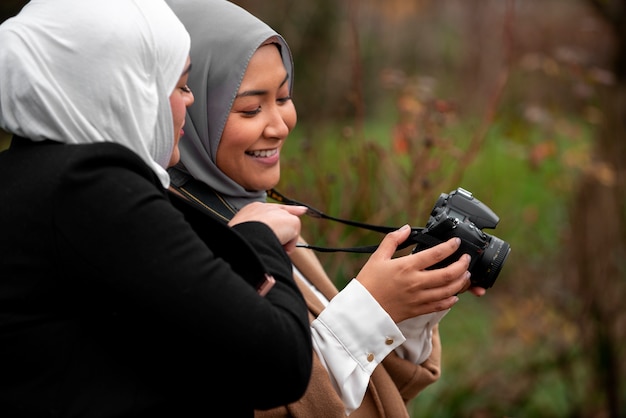 Free photo women wearing hijab an having a good time