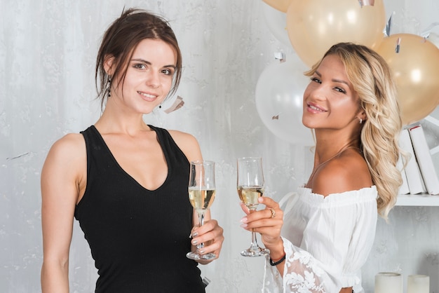 Free photo women with champagne glasses