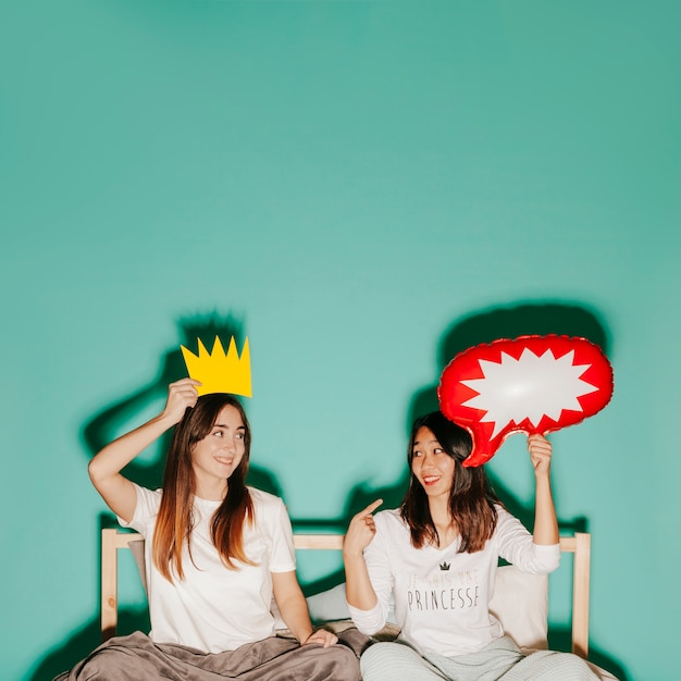 Free photo women with paper crown and speech balloon