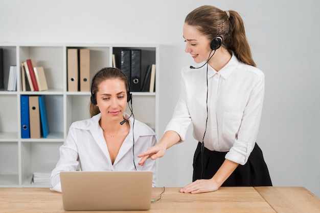 Free photo women working in call center