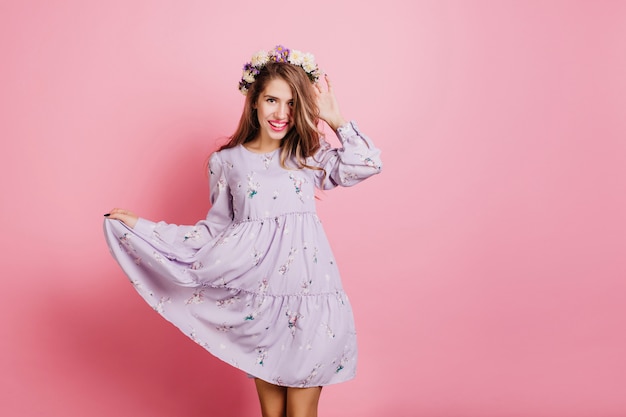 Free photo wonderful white woman in vintage purple dress posing in studio