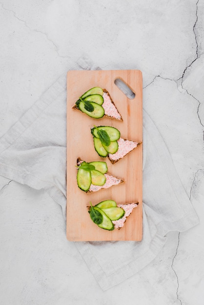 Wooden board with roe on bread